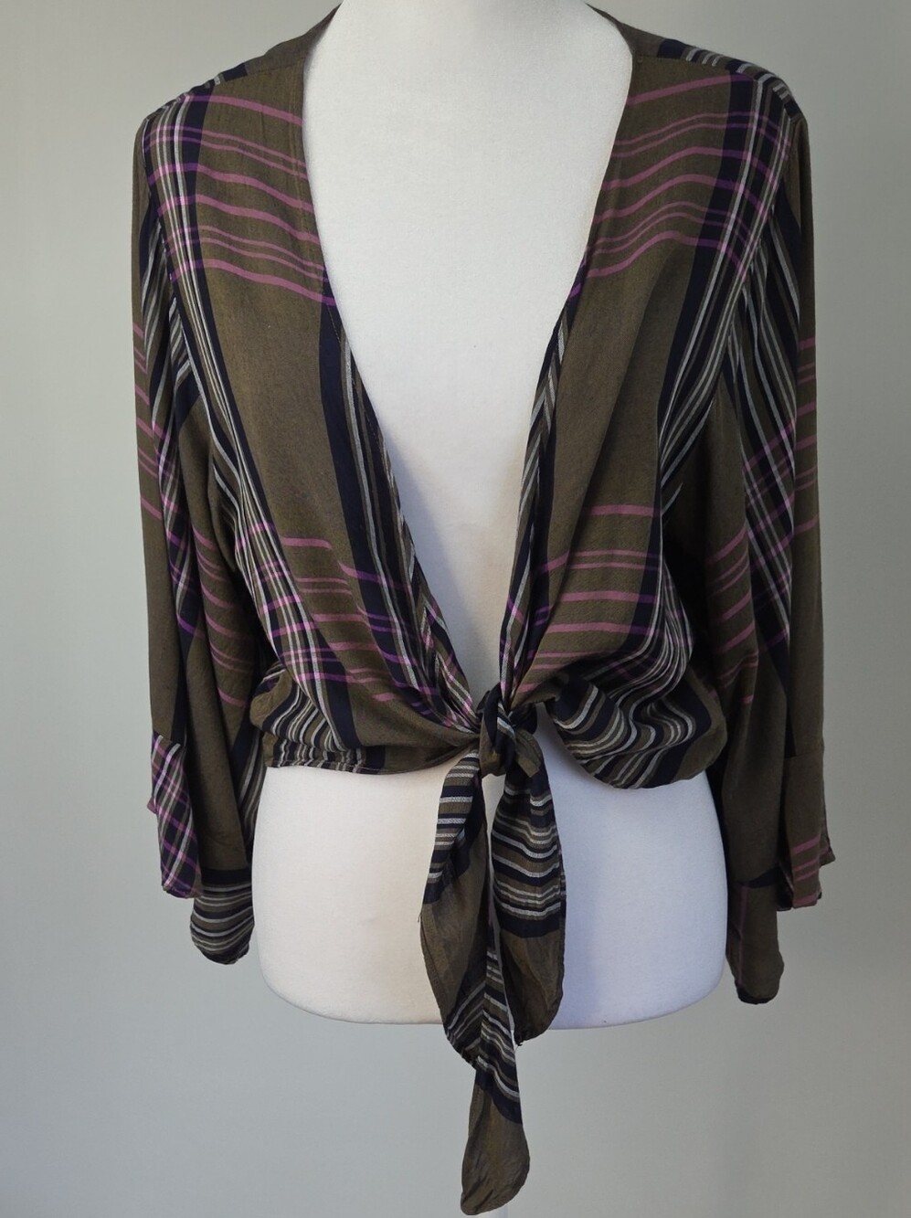 Express Olive Green Plaid Wide Sleeve Women’s Shrug wFront Tie Sz: L Cottagecore